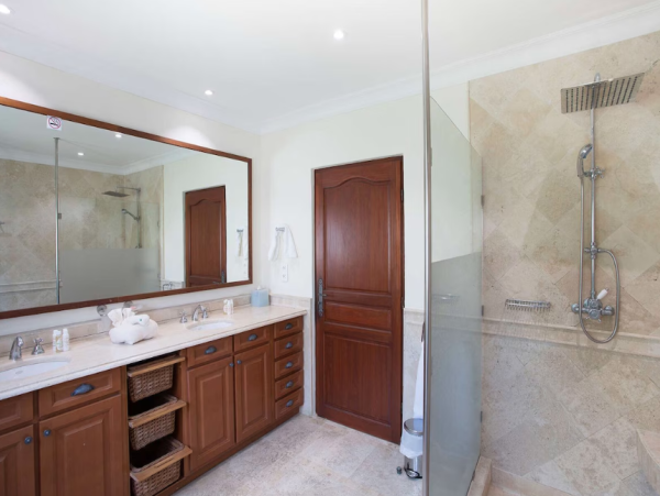 Bay Beachfront Luxury Six Bedroom Home in Saint Martin